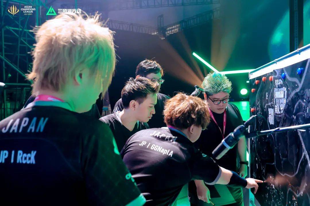 全能中场的 全能中场的