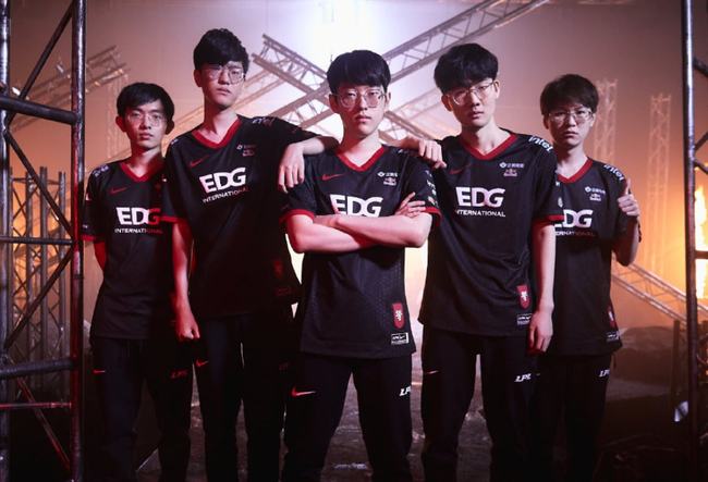 在球迷们热 在球迷们热