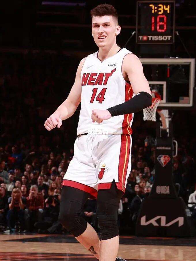 格林用自己 格林用自己